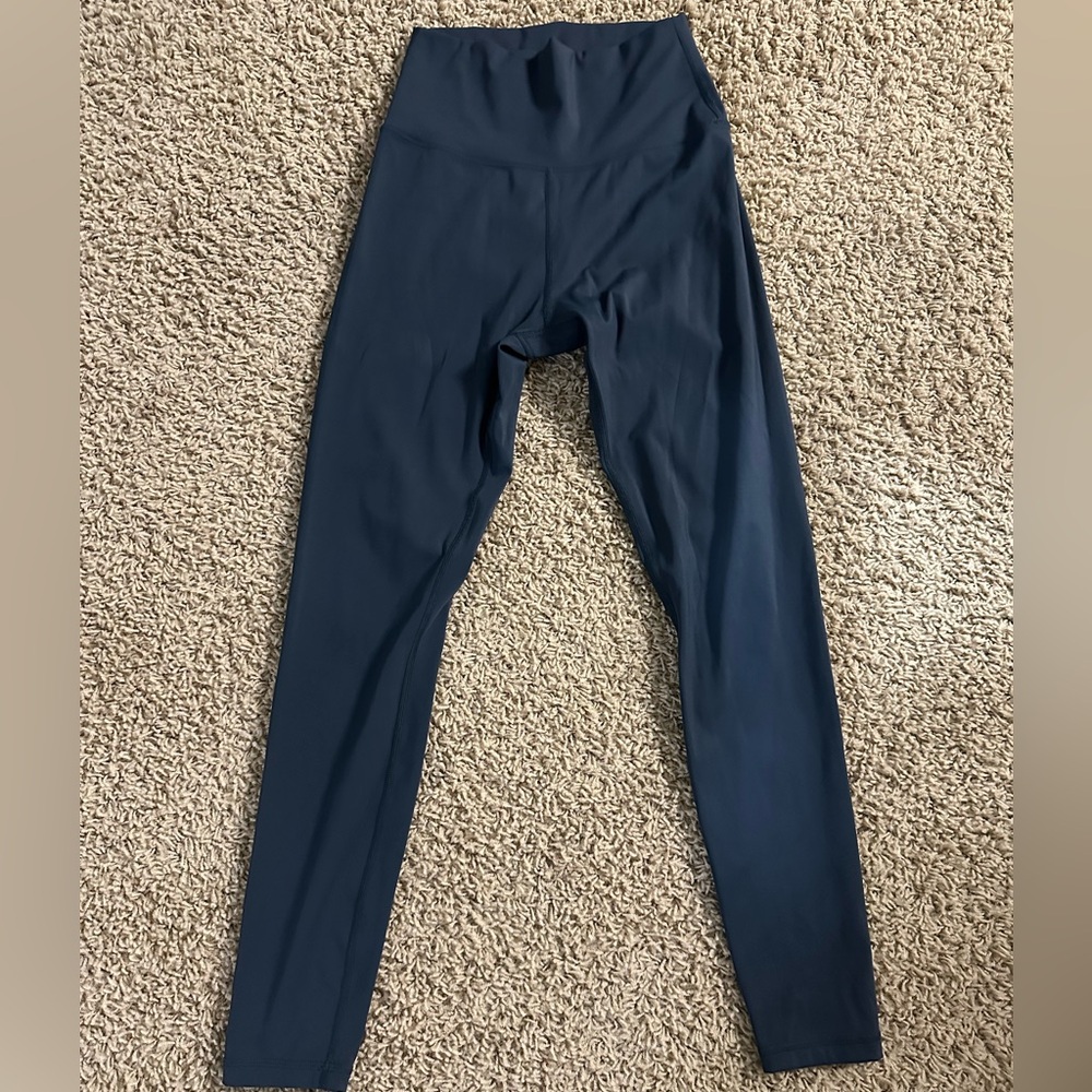Born Primitive Synergy legging. Navy / Blueberry size medium.